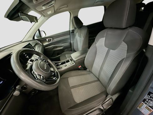 Used 2023 Kia Sorento LX image 13