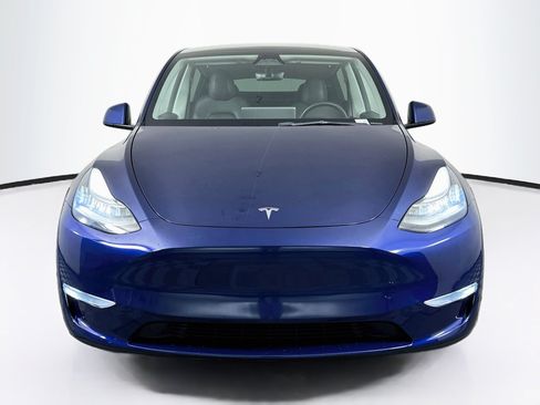Used 2023 Tesla Model Y Long Range AWD/4WD image 2