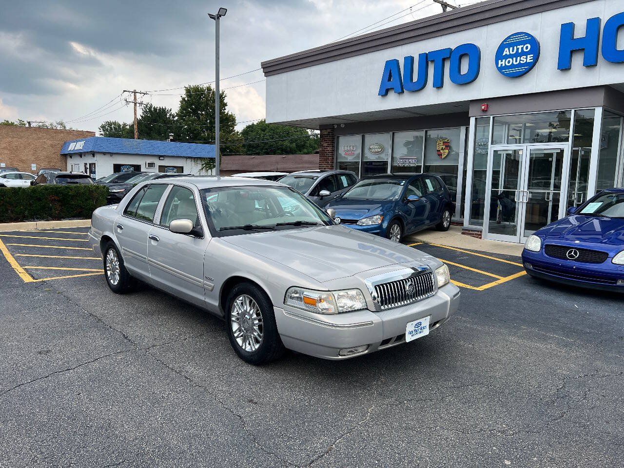 Used 2010 Mercury Grand Marquis LS RWD image 3