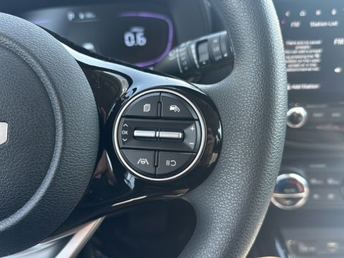 Certified 2025 Kia Soul S FWD image 32