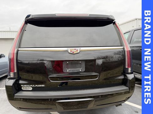 Used 2016 Cadillac Escalade Platinum image 4