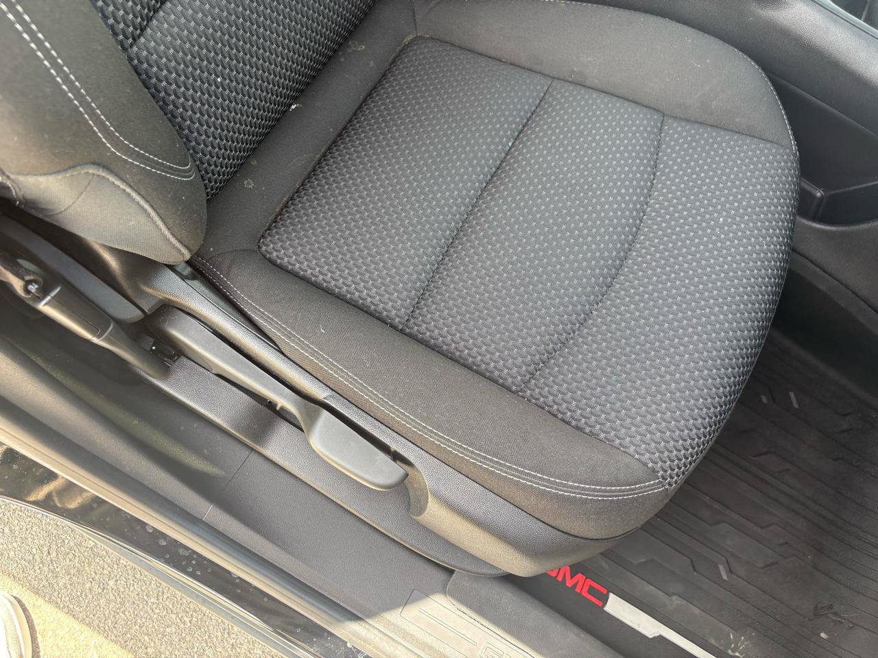 Used 2024 GMC Terrain SLE w/ Driver Convenience Package FWD image 45