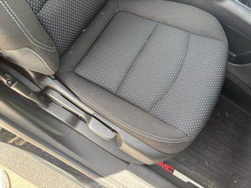 Used 2024 GMC Terrain SLE w/ Driver Convenience Package image 45