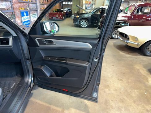Used 2018 Volkswagen Atlas S image 84