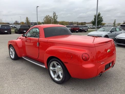 Used 2003 Chevrolet SSR w/ Preferred Equipment Group image 3
