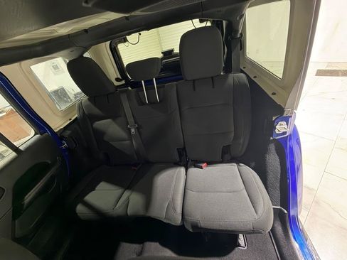 Used 2020 Jeep Wrangler Unlimited Sahara AWD/4WD image 18