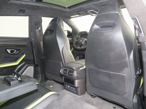 Used 2022 Lamborghini Urus image 21