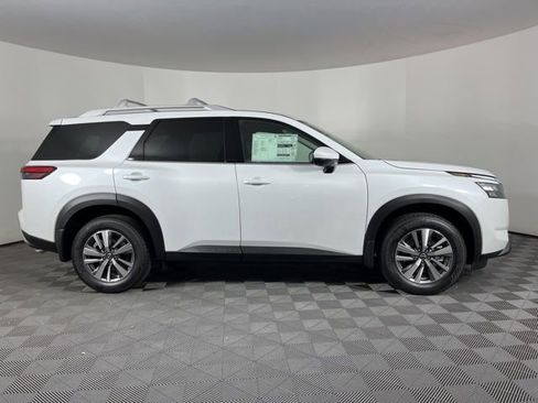 New 2025 Nissan Pathfinder SL image 11