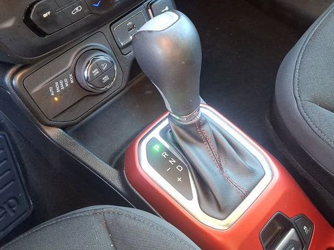 Used 2020 Jeep Renegade Trailhawk w/ Cold Weather Group image 21