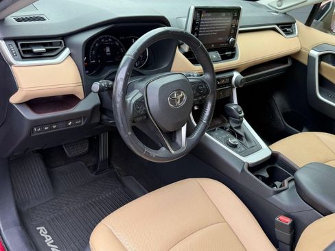 Used 2019 Toyota RAV4 Limited w/ Cold Weather Package AWD/4WD image 4