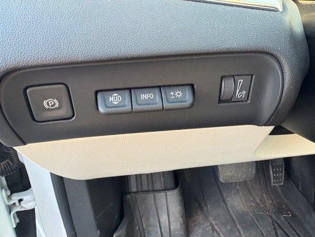 Used 2023 Buick Enclave Avenir w/ Avenir Technology Package FWD image 16
