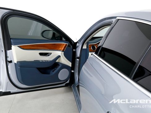 Used 2023 Bentley Flying Spur Plug-In Hybrid image 10