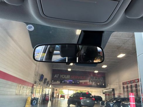 Used 2025 Kia Soul LX w/ LX Technology Package FWD image 16