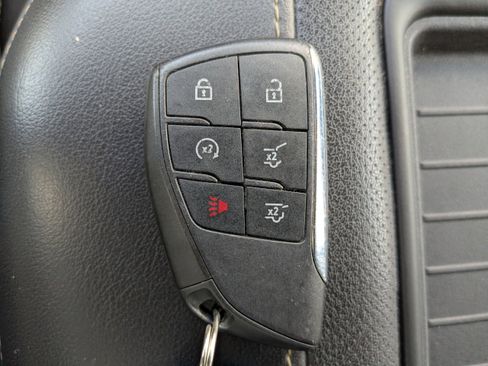 Used 2023 GMC Yukon SLT image 31