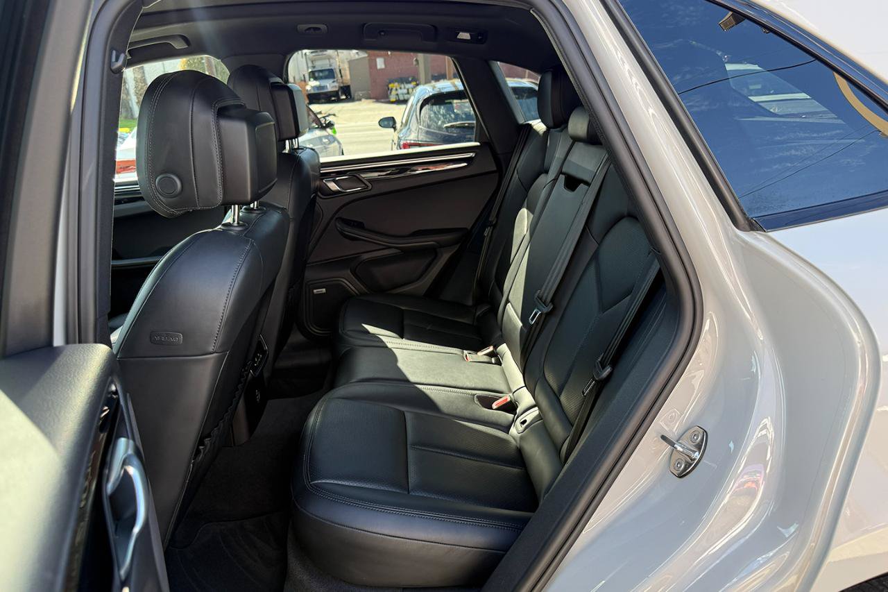 Used 2023 Porsche Macan Turbo w/ Premium Package Plus AWD/4WD image 21