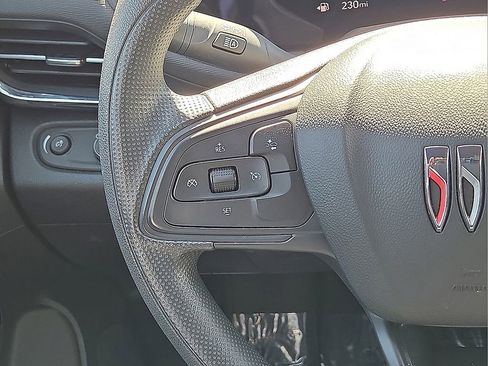 Used 2025 Buick Envista Preferred image 18