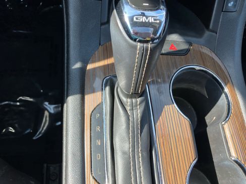 Used 2019 GMC Acadia SLE image 13