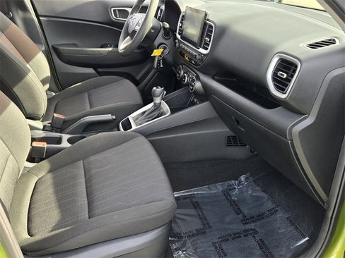 Certified 2022 Hyundai Venue SE image 16