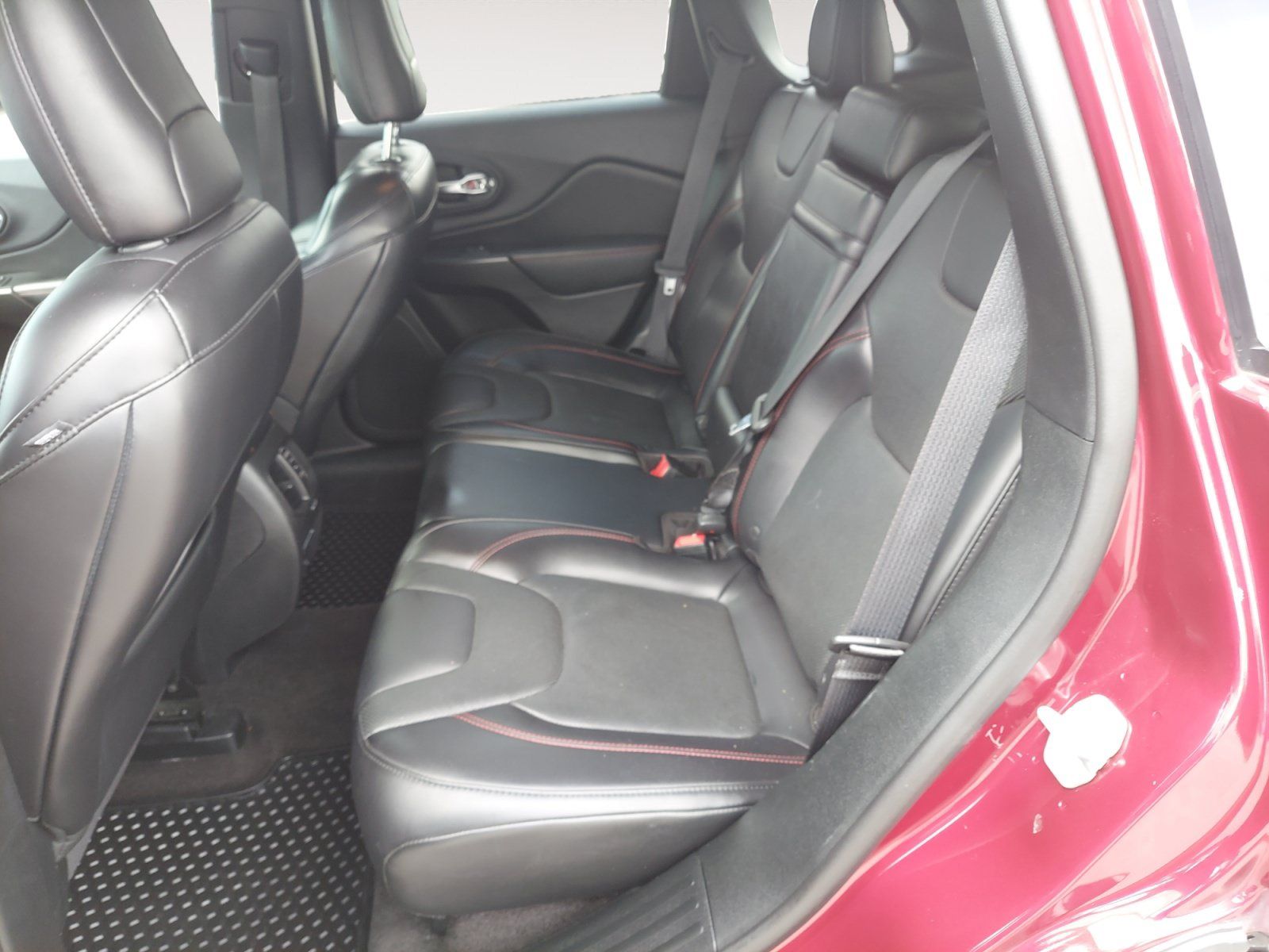 Used 2019 Jeep Cherokee Trailhawk AWD/4WD image 21