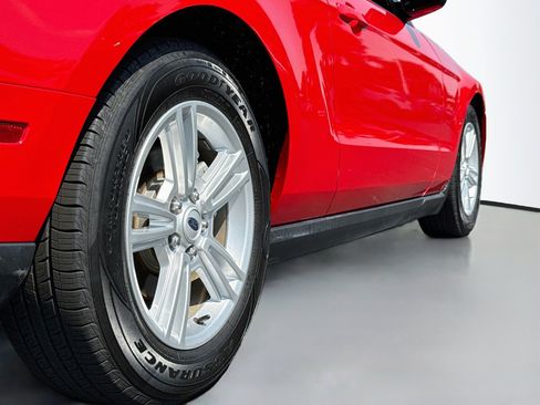Used 2012 Ford Mustang Convertible RWD image 9