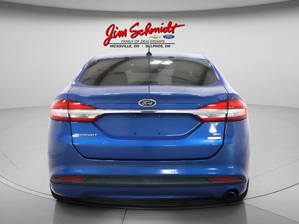 Used 2017 Ford Fusion SE FWD image 5