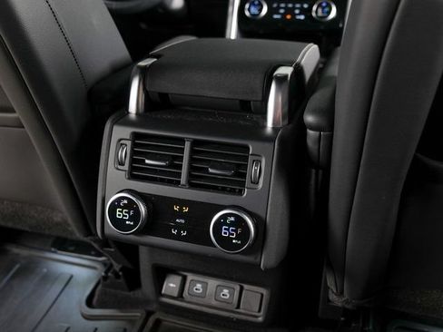 Certified 2025 Land Rover Discovery Dynamic SE AWD/4WD image 23