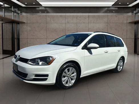 Used 2017 Volkswagen Golf S image 1
