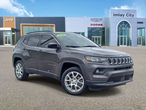 Used 2023 Jeep Compass Latitude w/ Sun and Sound Group AWD/4WD image 1