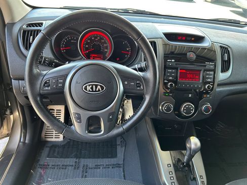 Used 2010 Kia Forte Koup SX FWD image 9