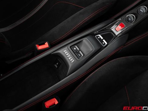 Used 2023 Ferrari F8 Tributo RWD image 38