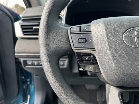 Used 2025 Toyota Camry LE image 18