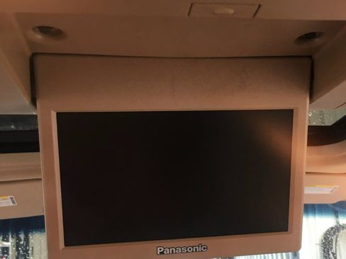 Used 2012 GMC Yukon XL Denali RWD image 25