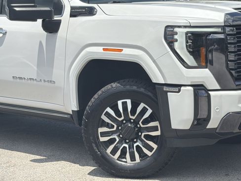 Used 2024 GMC Sierra 2500 Denali Ultimate AWD/4WD image 7