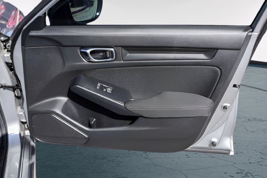 Used 2025 Honda Civic Sport image 30