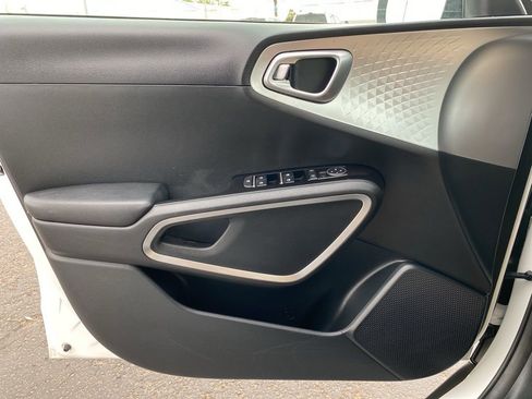 Used 2025 Kia Soul LX w/ LX Technology Package image 26