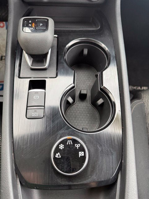 Used 2026 Nissan Rogue SV AWD/4WD image 28