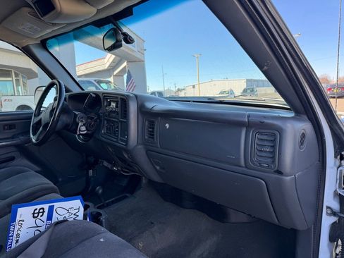 Used 2005 Chevrolet Silverado 2500 LS w/ Skid Plate Package AWD/4WD image 35