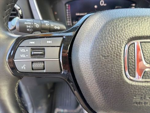 Used 2025 Honda Pilot Elite image 16