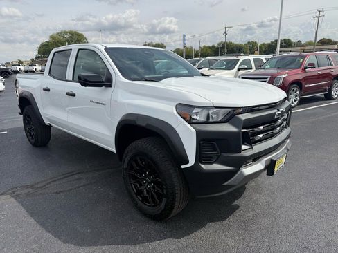 Used 2024 Chevrolet Colorado Trail Boss w/ Technology Package image 6
