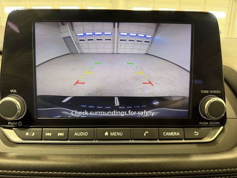 Used 2024 Nissan Rogue S AWD/4WD image 21