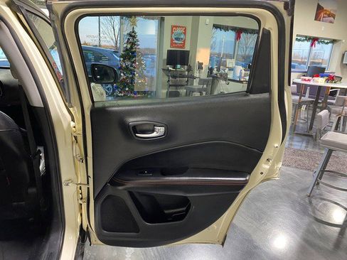 Used 2020 Jeep Compass Trailhawk AWD/4WD image 17