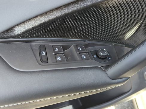 Certified 2025 Volkswagen Tiguan SE R-Line image 30