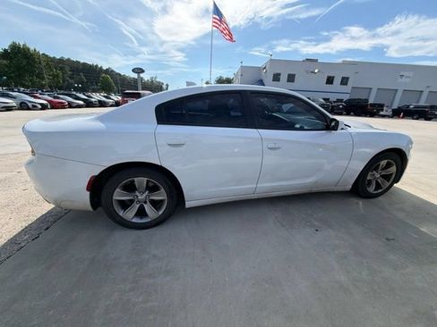 Used 2017 Dodge Charger SXT RWD image 18