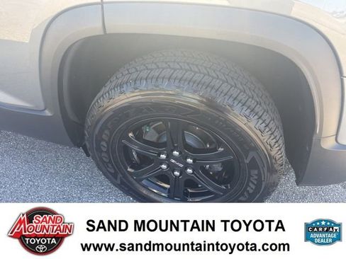 Used 2021 GMC Acadia AT4 w/ Technology Package image 11