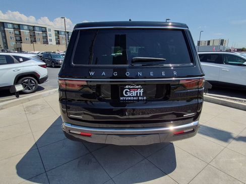 Used 2022 Jeep Wagoneer Series III w/ Premium Group I AWD/4WD image 5