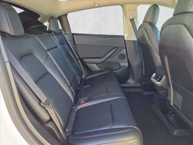 Used 2022 Tesla Model Y Long Range AWD/4WD image 25