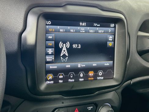 Used 2023 Jeep Renegade Latitude w/ Sun/Sound Group AWD/4WD image 15