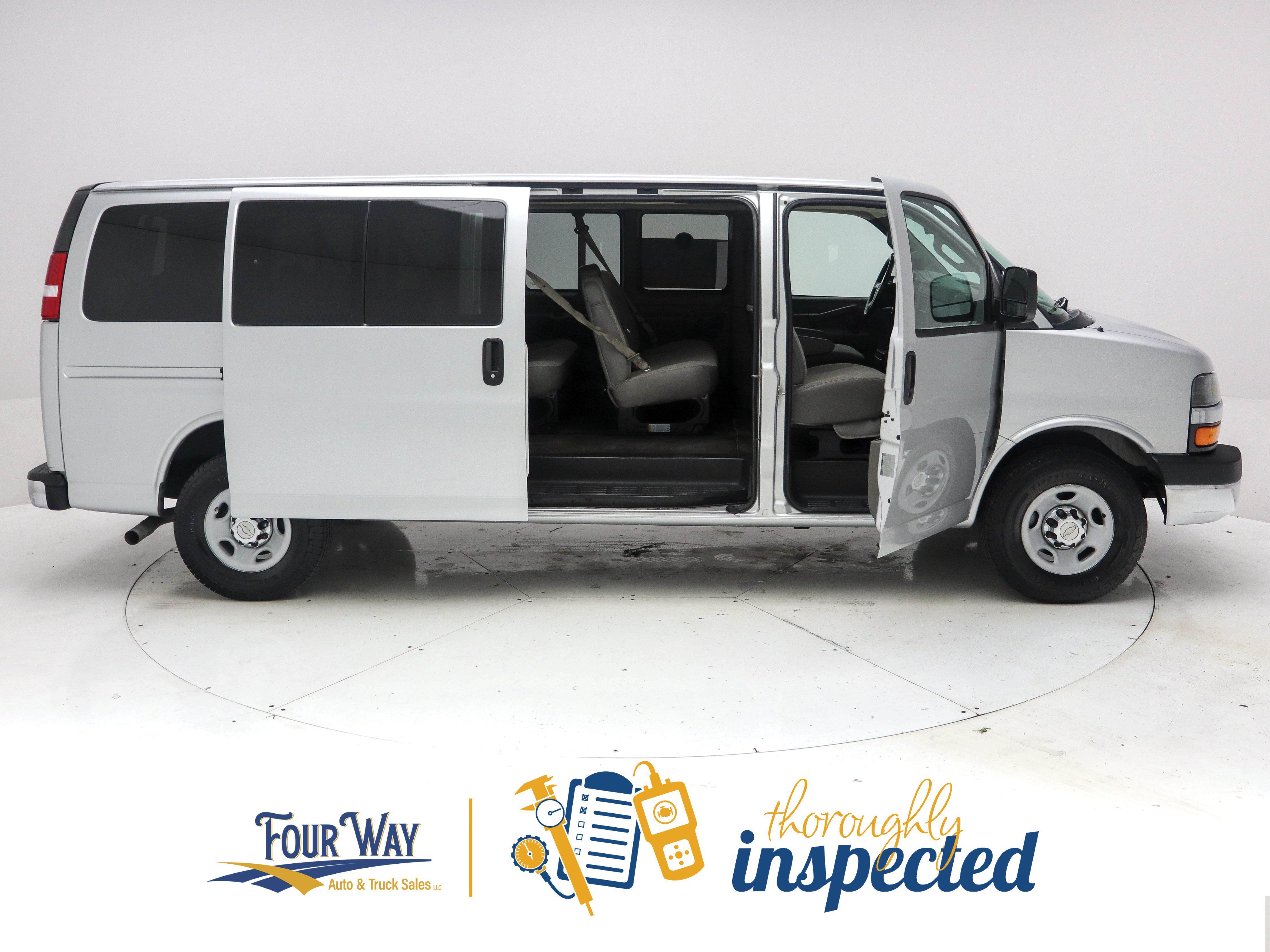 Used 2016 Chevrolet Express 3500 LT w/ LT Preferred Equipment Group RWD image 3