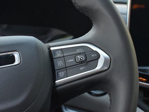 Used 2025 Jeep Compass Limited AWD/4WD image 17
