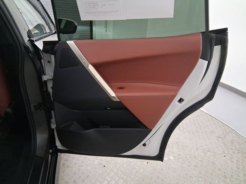 Used 2023 BMW iX xDrive50 w/ Sport Package image 29